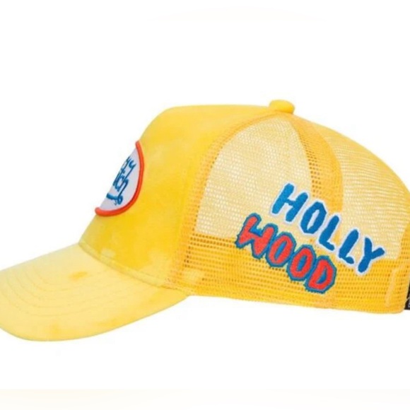 Von Dutch Yellow Velvet Hollywood Trucker| NWT World Famous Edition ❤️🔥 - Picture 2 of 4